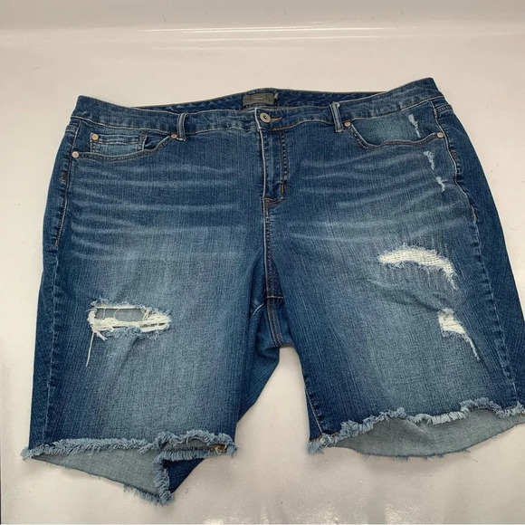 Torrid Demin Shorts Woman 26  Cut Off Blue Fade Distressed Stretch Travel Casual - Picture 3 of 9